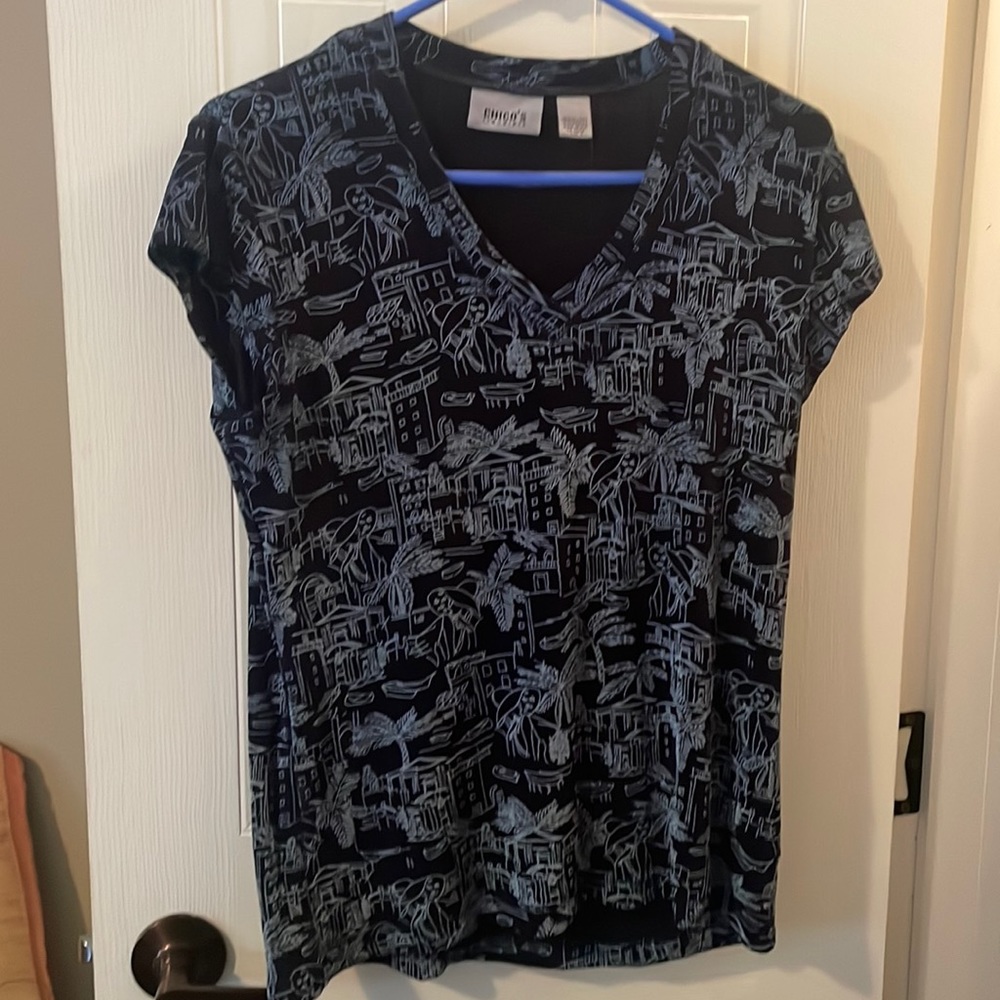 Chicos Traveler Top - Size 1